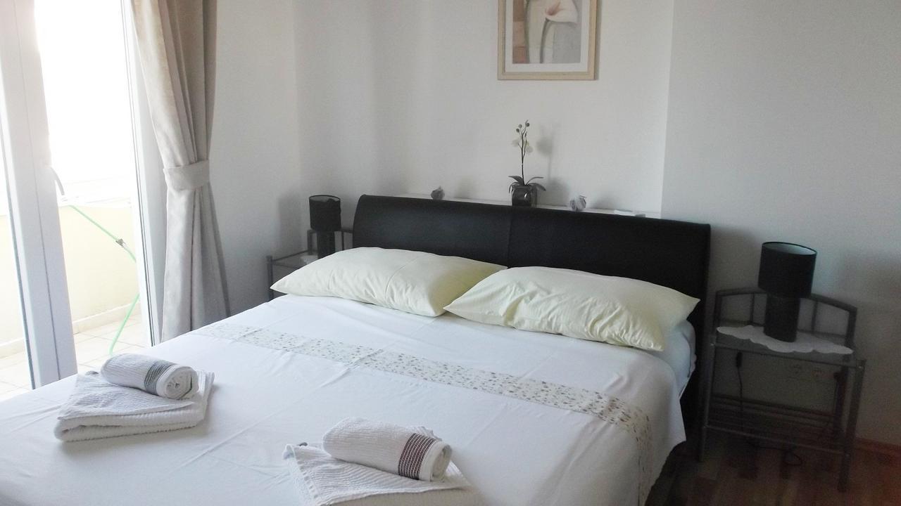 Apartments Marija Near Center Vodice Oda fotoğraf